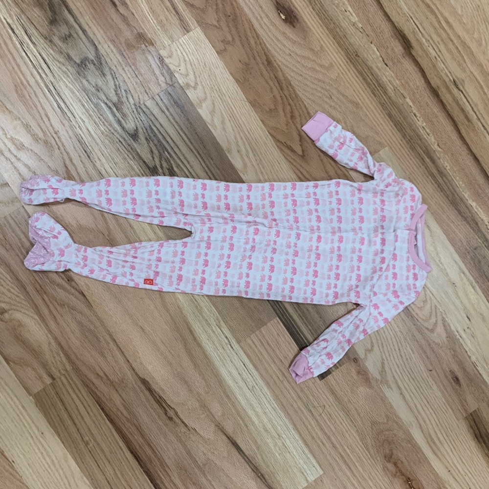 Magnetic me 12-18 months footie girls